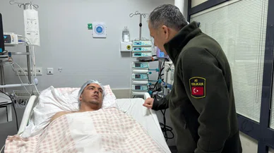 İçişleri Bakanı Yerlikaya, yıkılan binadan sağ kurtulanları ziyaret etti