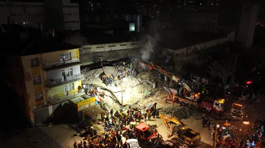 Konya'da yıkılan binadan son anda kurtulan vatandaş: Sadece ceketimi alabildim