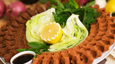 Konya'da inanılmaz yarışma. 1 kilogram çiğ köfteyi 3 dakikada yedi