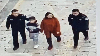 Çin'dw bir çocuk torpille sokağı havaya uçurdu