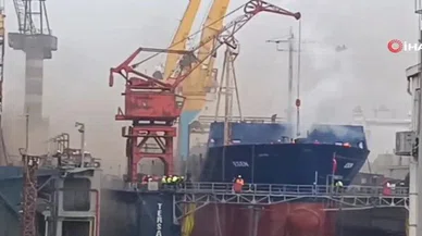 Tuzla Tersanesi'nde gemi yangını çıktı