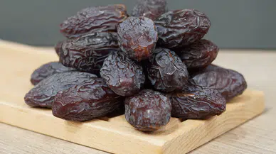Ramazan öncesi hurma fiyatları cep yakıyor. Ramazan yaklaşıyor, hurma fiyatları uçuyor
