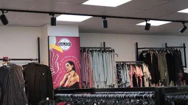 Konya’nın ilk outlet giyim mağazası kapılarını açtı. Dünyaca ünlü markalar yarı fiyatına alıcı bulacak