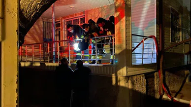 Konya'nın ilçesinde gurbetçilere ait ev cayır cayır yandı
