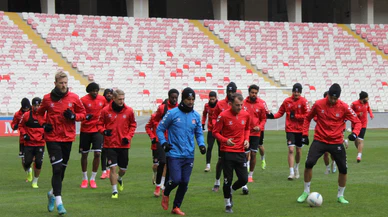 Konyaspor maçı öncesi Sivas şehri kenetlendi. Siyasilerden Sivasspor'a ziyaret