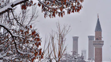 Konya'nın merkezi 2025'te bir ilki yaşadı. Dereceler eksi 12,8 gösterdi