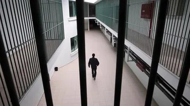 Tahliye olan adamın valizinde hapishaneden kaçtı