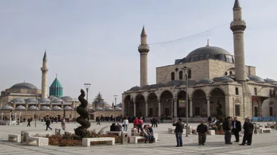 Konyalı vatandaşlar bu yazılara hasret kalmıştı. Yeniden asılıyor