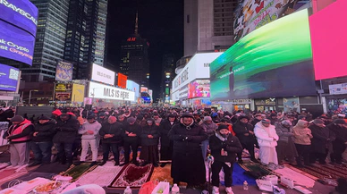 New York Times Meydanı’nda teravih namazı