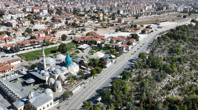 Konya’nın kalbi yine şantiyeye döndü. Karatay Arastası yükseliyor