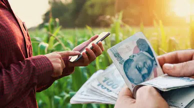 Konyalılar yüksek maaşlara çözüm arıyor. Tarlalar, fıskiye bahçesine döndü