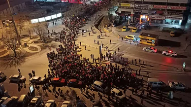 Konya'da yollar kapandı. Binlerce kişi merkezde yürüyor