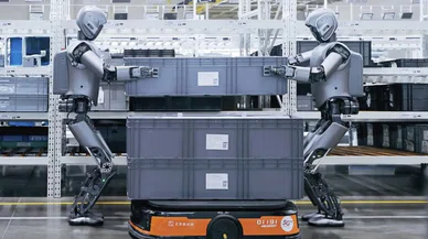 Bu fabrikada robotlar insanları yendi