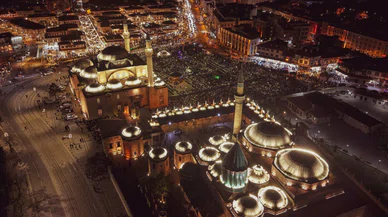 Konya'da tablo gibi fotoğraflar... Kadir Gecesi coşkusu doyasıya yaşandı