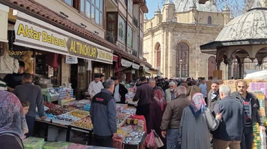 İğne atsan yere düşmez; Konya'da çarşılar hareketlendi! Bayram alışverişi esnafı sevindirdi!