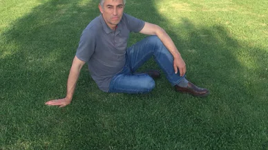 Motosikletli genç sokak köpeklerinden kaçmaya çalışırken öldü