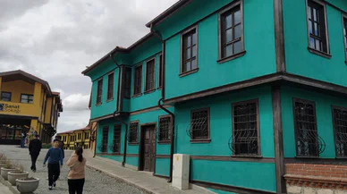 Konya'ya 1.5 saat uzaklıkta rengarenk evleriyle büyülüyor