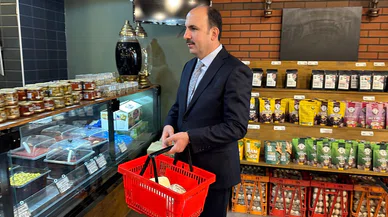 Başkan Altay'dan esnafa destek. Alışverişe çıktı