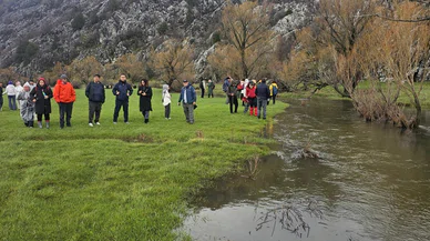 Antalya sınırından Konya'ya uzanan yürüyüş. Onlarca kişi yağmurda yürüdü