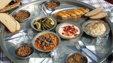 Konya'nın bu geleneği çok konuşuldu. Kara yemek takımının sırrı ne?