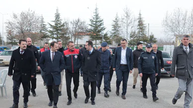 Konya'da binlerce kişi yağmur duasına çıktı. Bereket için el açtılar