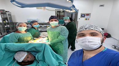 Bu hastayı arabesk müzikle uyuşturup ameliyat ettiler