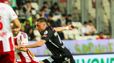 Konyasporlu Melih İbrahimoğlu kariyerinde ilk kez kızardı
