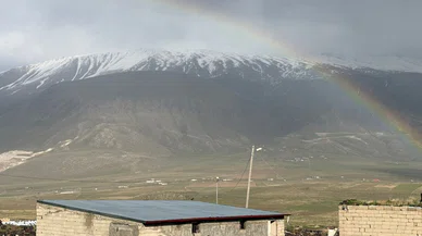 Türkiye'nin çatısında gökkuşağı güzelliği