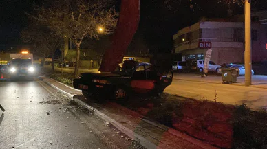 Konya'da feci kaza: Ağaca çarpan otomobilin sürücüsü ağır yaralandı