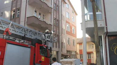 Konya'da kapıyı açamayan yaşlı çift itfaiyeyi alarma geçirdi