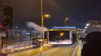 İstanbul'da metrobüsün motor bölümü yandı