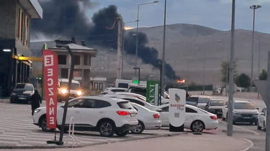 Kelebekler Vadisi'ne yakın noktada yangın. Çok sayıda itfaiye sevk edildi