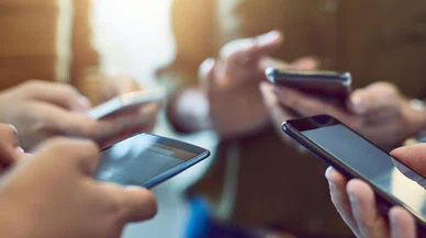 Savaş esnasında cep telefonları adeta bombaya dönüşüyor