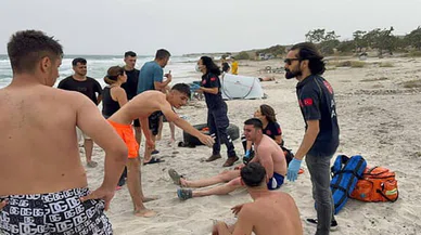 İzmir’de denize giren genç boğuldu, arkadaşları sinir krizi geçirdi