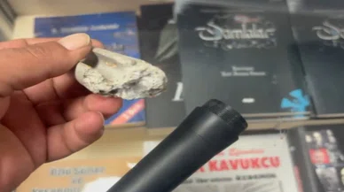 İnternetten aldığı mikrofonun içinden beton çıktı
