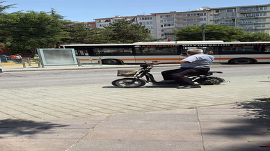 Eskişehir'de bayram gün faciadan dönüldü: Eskişehir'de otobüs tramvay durağına daldı