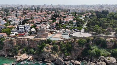 Antalya'da falezler üzerinde tarih ve manzara: Hıdırlık Kulesi Seyir Terası
