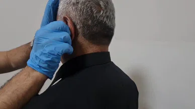 Sınav için kurduğu kopya düzeneği polisi şok etti