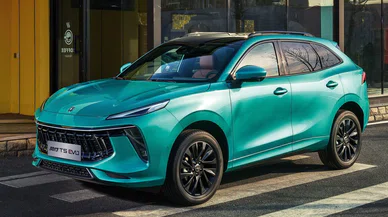 BYD ve Chery’den sonra bir Çinli otomotiv devi daha Türkiye pazarına geliyor. Dış görünüşüyle Alman rakibini andırıyor