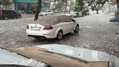 Konya'ya ceviz büyüklüğünde dolu yağdı. Vatandaş kaçacak yer aradı