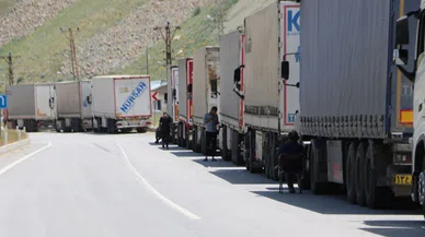 Türkiye-İran sınırında 5 kilometrelik TIR kuyruğu