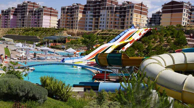 Konya’nın merkezinde tatil imkanı. Açık hava havuzları binlerce kişiyi ağırlıyor