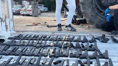 Konya ve Adana polisinden tarihi rekor! Tek seferde en fazla silah ele geçirildi