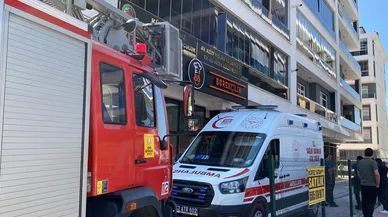 Konya polisinin saatler süren imtihanı: Balkona çıktı bıçağıyla kendine zarar verdi
