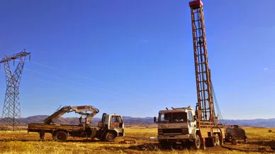 Türkiye'nin en büyük tatlı su gölü kurudu. Konyalı çiftçiler çareyi kuyuda buldu