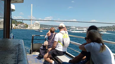 Boğaz turları herkesi büyülüyor:  İstanbul'da vapur zamanı