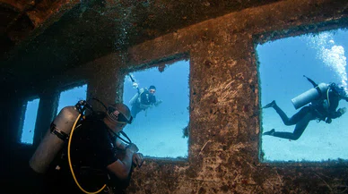 Batan geminin malları turizme can suyu oldu: Denizin altındaki tanklar, uçaklar, gemiler