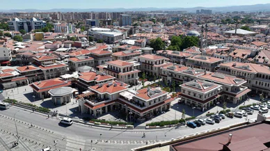 Konya'daki bu çarşıların hatırası çok büyük. Buram buram tarih kokuyor