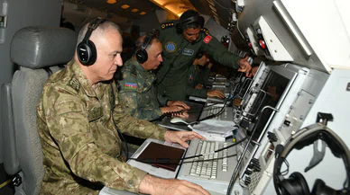 Orgeneral Gürak tatbikatı HİK uçağından izledi