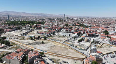 Bir zamanlar Konya'ya bu kapıdan giriliyordu. Sur kapıları yeniden ortaya çıkartılıyor